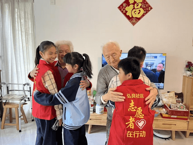 广西南宁弘良社区：“弘”星映初心 “良”善暖邻里之弘扬雷锋精神 护“一老一小” 筑温情社区