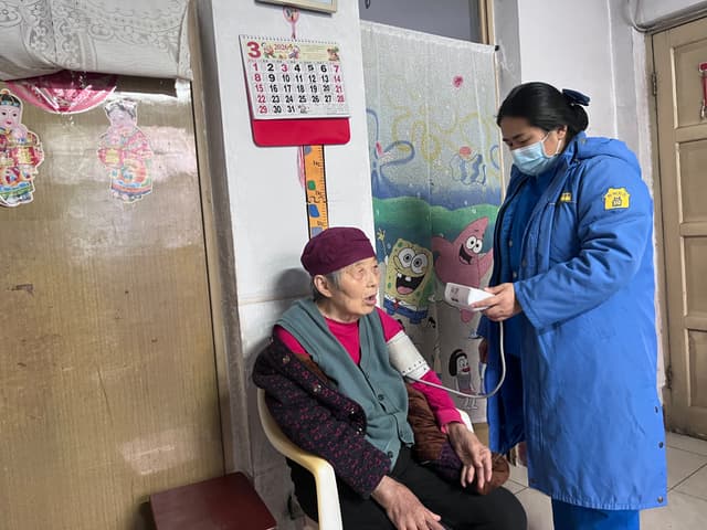 京广路街道洁云路社区:党建赋能送健康 上门服务护耄耋