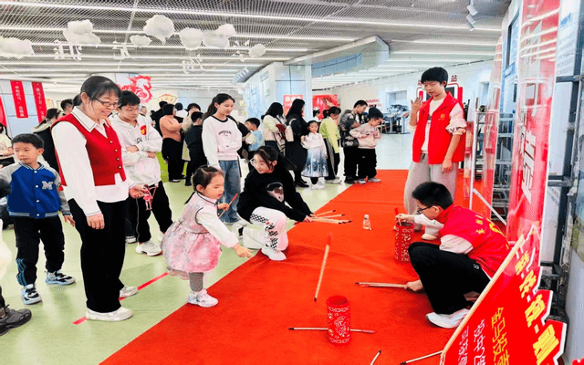 书香伴佳节  文化润民心