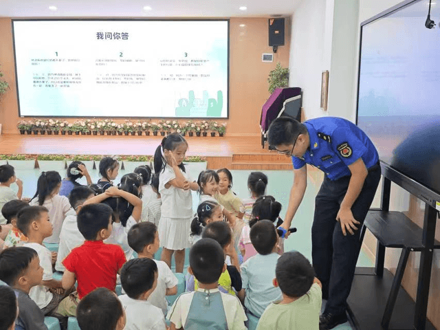 童心绘环保 分类迎国庆——重庆市南岸区铜元局街道走进幼儿园播撒绿色种子